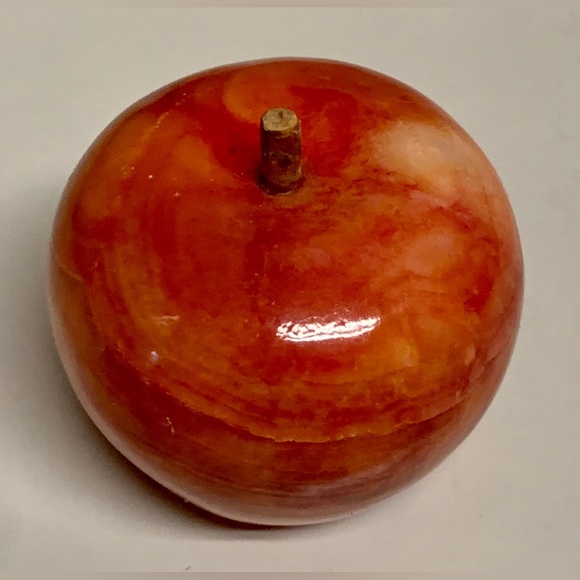 Mid Century Vintage Hand Carved Onyx Marble Apple Figurine Paperweight Sculpture - Picture 10 of 16